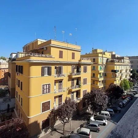 Eroi Spacious Apartman *